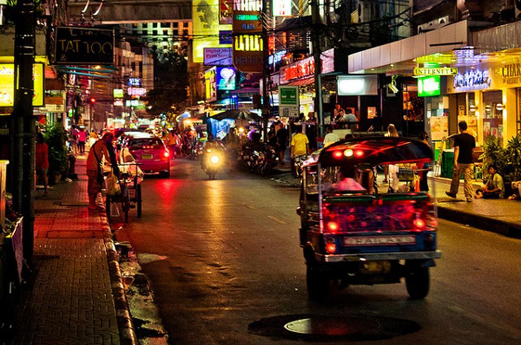 Hostel 8 Sukhumvit Soi 8 Bangkok Buitenkant foto