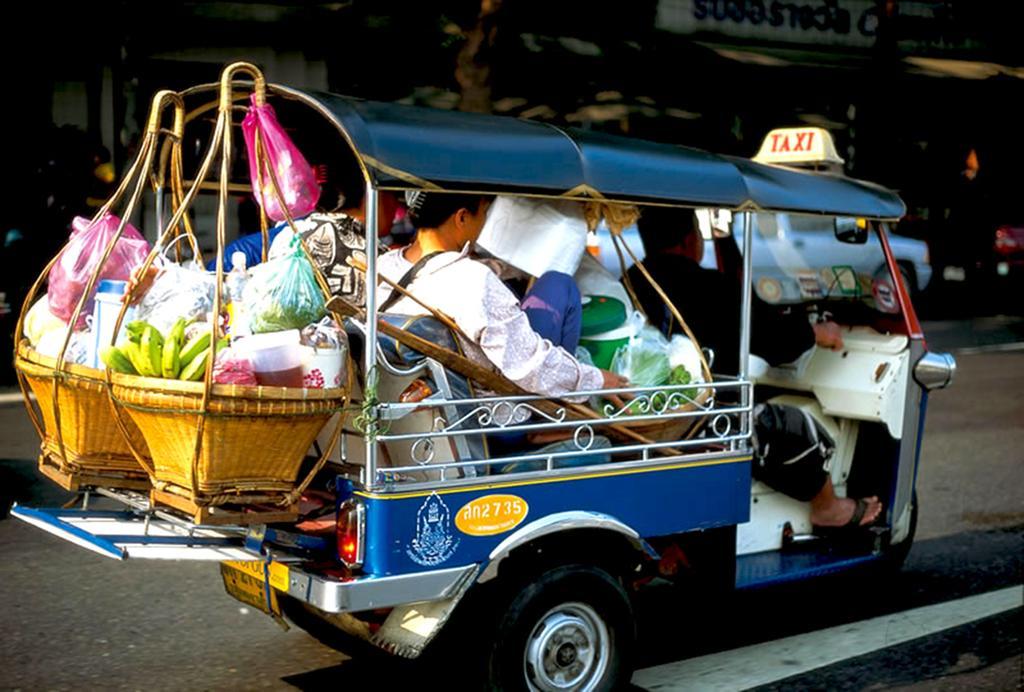 Hostel 8 Sukhumvit Soi 8 Bangkok Buitenkant foto