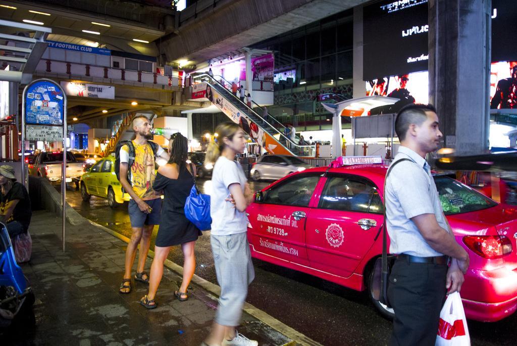 Hostel 8 Sukhumvit Soi 8 Bangkok Buitenkant foto