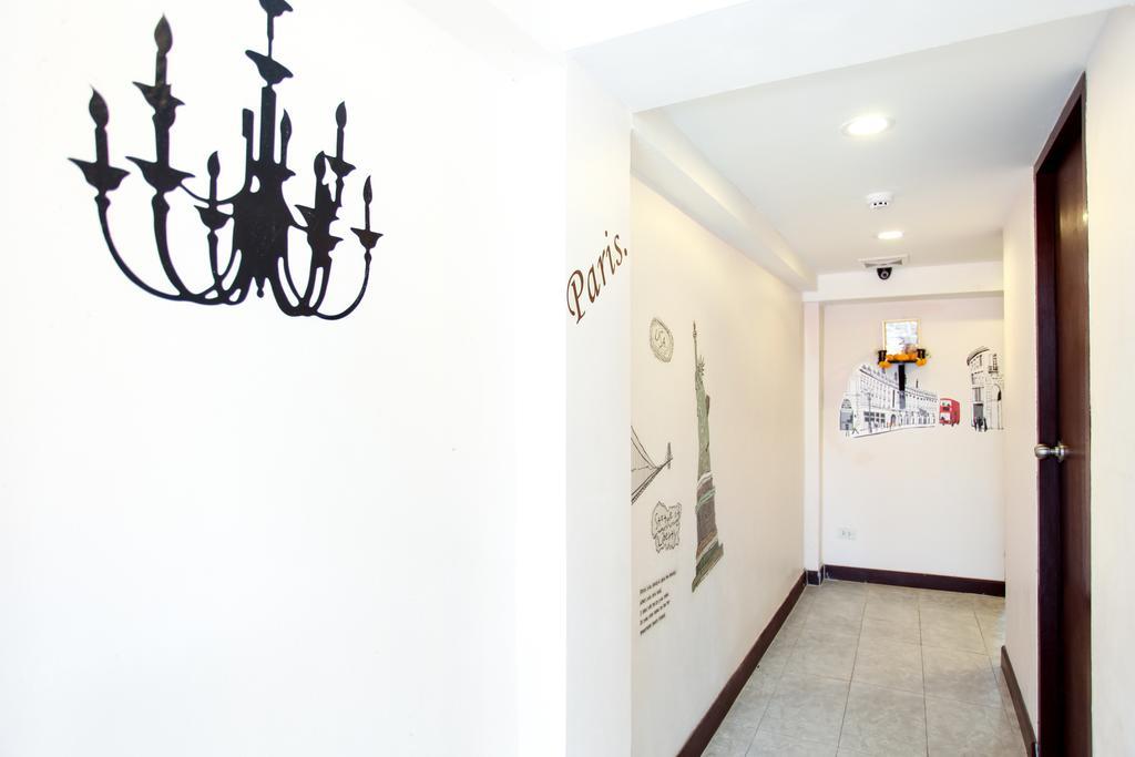 Hostel 8 Sukhumvit Soi 8 Bangkok Buitenkant foto