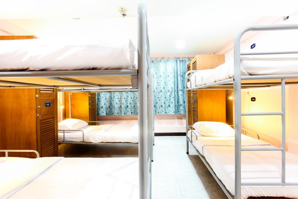 Hostel 8 Sukhumvit Soi 8 Bangkok Buitenkant foto