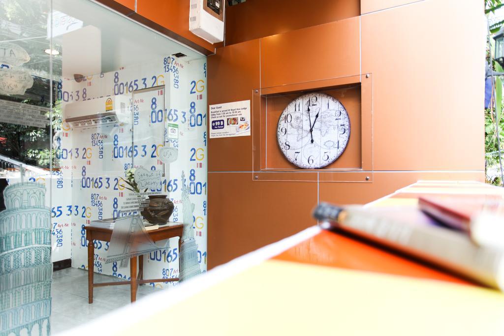 Hostel 8 Sukhumvit Soi 8 Bangkok Buitenkant foto